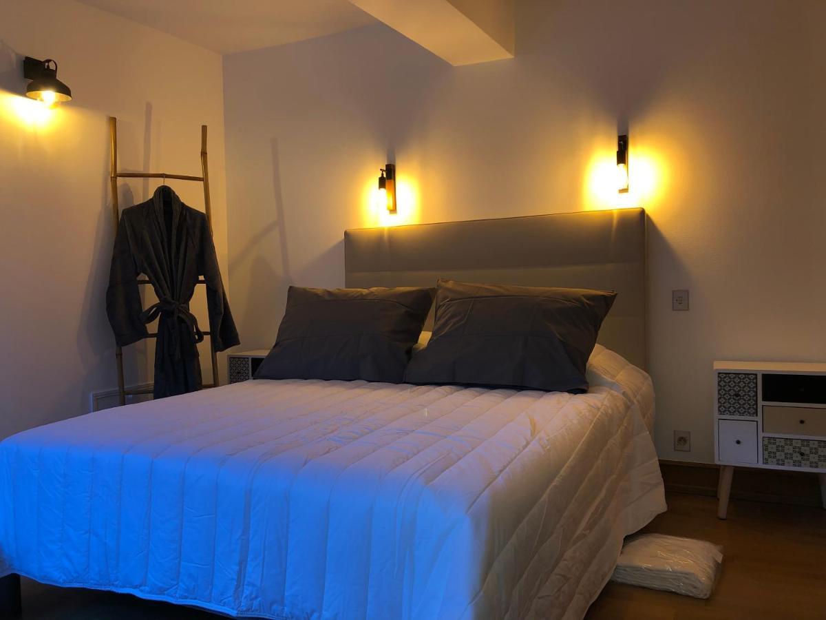 Les 3 P'Tites Pom'S Hotell Alençon Exteriör bild