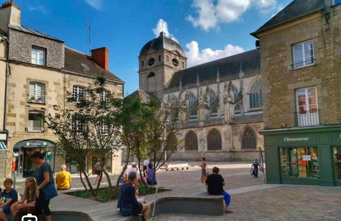 Les 3 P'Tites Pom'S Hotell Alençon Exteriör bild